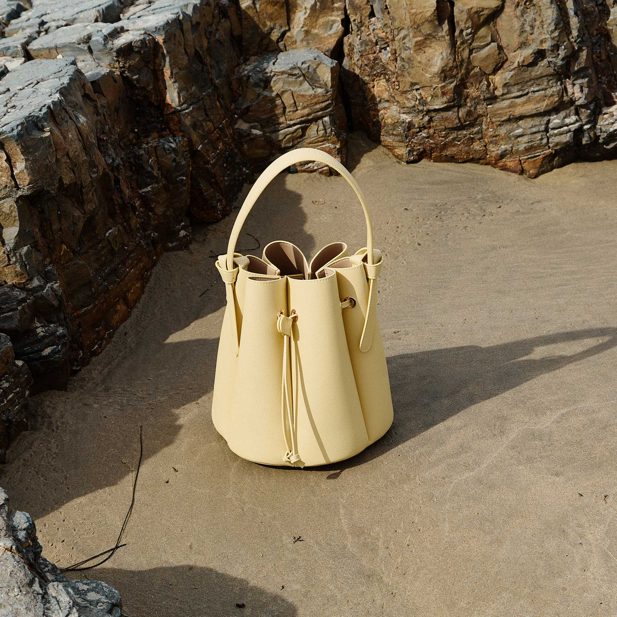 Laguna Handbag: Black