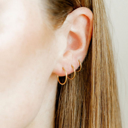 Huggie Infinity Hoop Earrings - Ava Gold 12mm